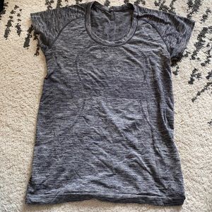 Lululemon Swiftly tech short Sleeve Crew size 10